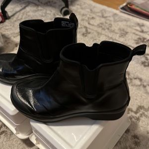Dansko boots size 40.  Black. Very good used condition.